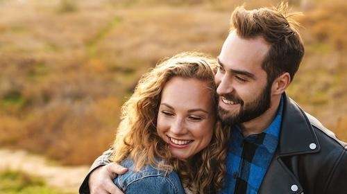 husband and wife hugging in federal way