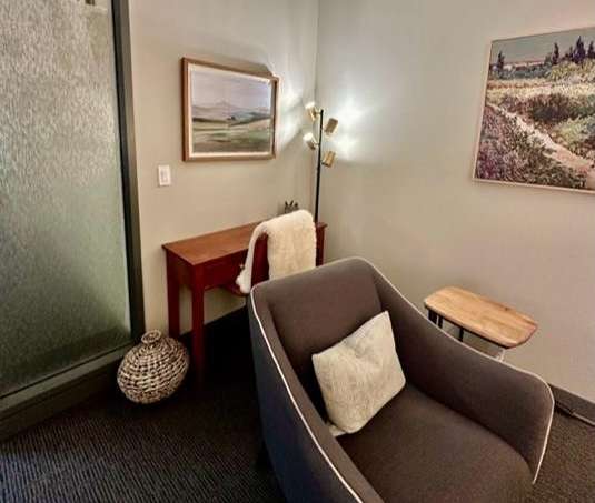 chair in federal way counseling office